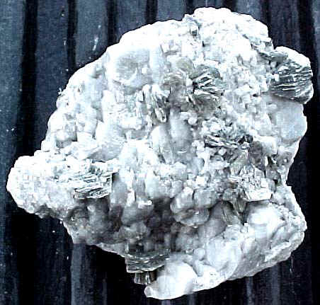 quartz-schist.jpg (31872 bytes)